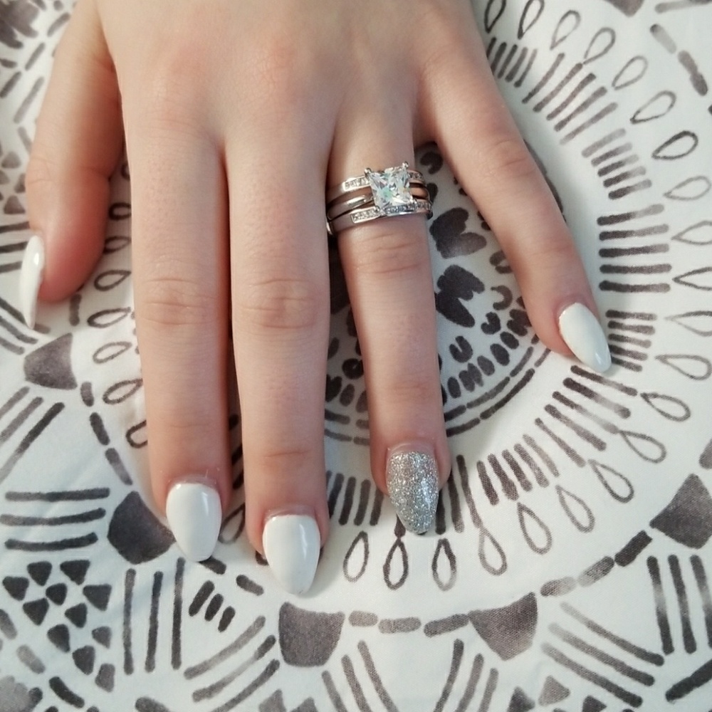Woman's wedding ring set
